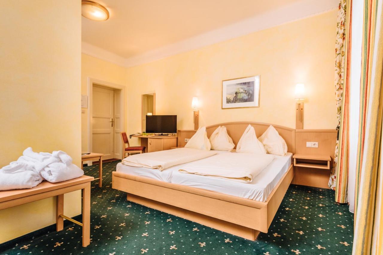 Hotel Drei Hasen มาเรียตเซลล์ ภายนอก รูปภาพ