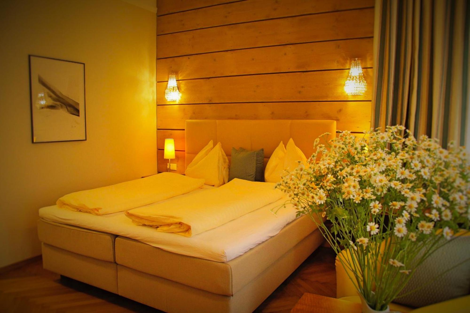 Hotel Drei Hasen มาเรียตเซลล์ ภายนอก รูปภาพ