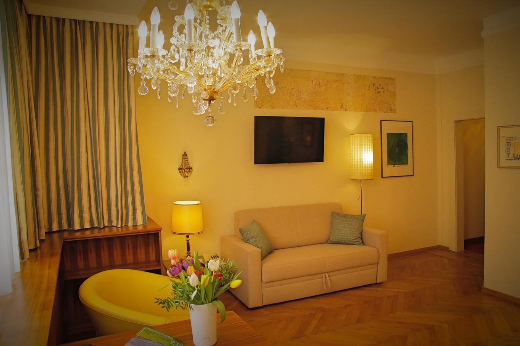 Hotel Drei Hasen มาเรียตเซลล์ ภายนอก รูปภาพ