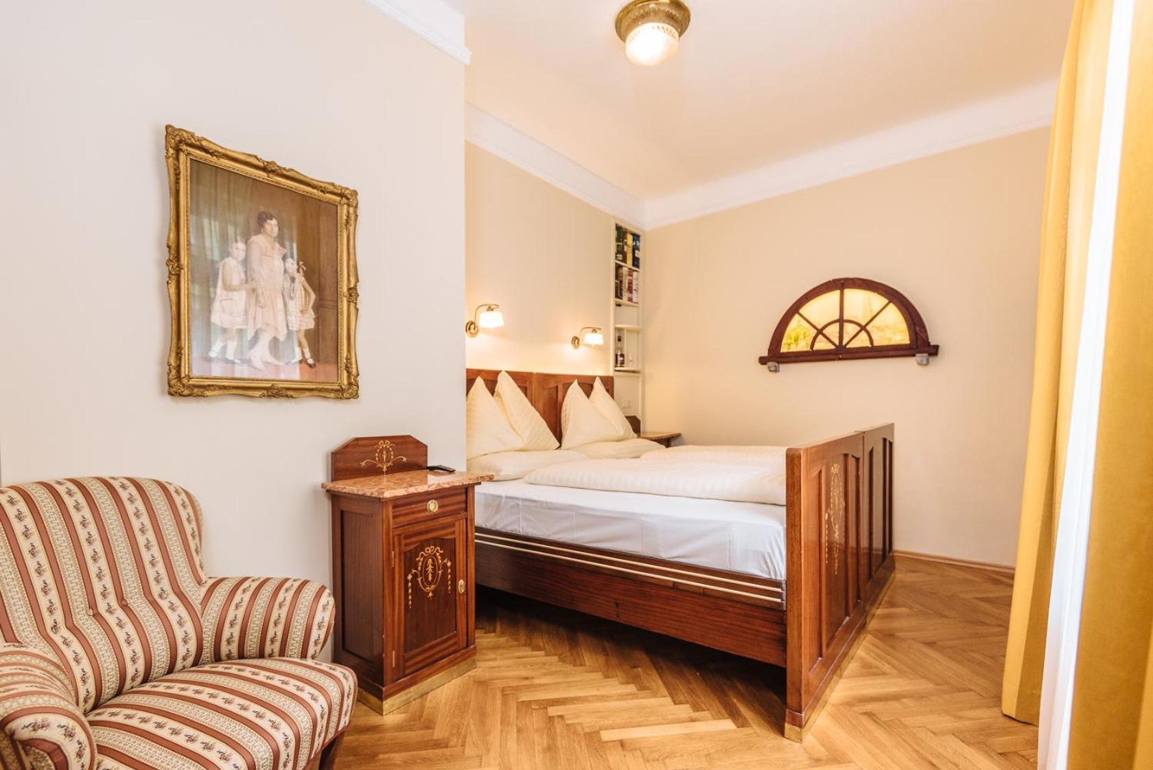 Hotel Drei Hasen มาเรียตเซลล์ ภายนอก รูปภาพ